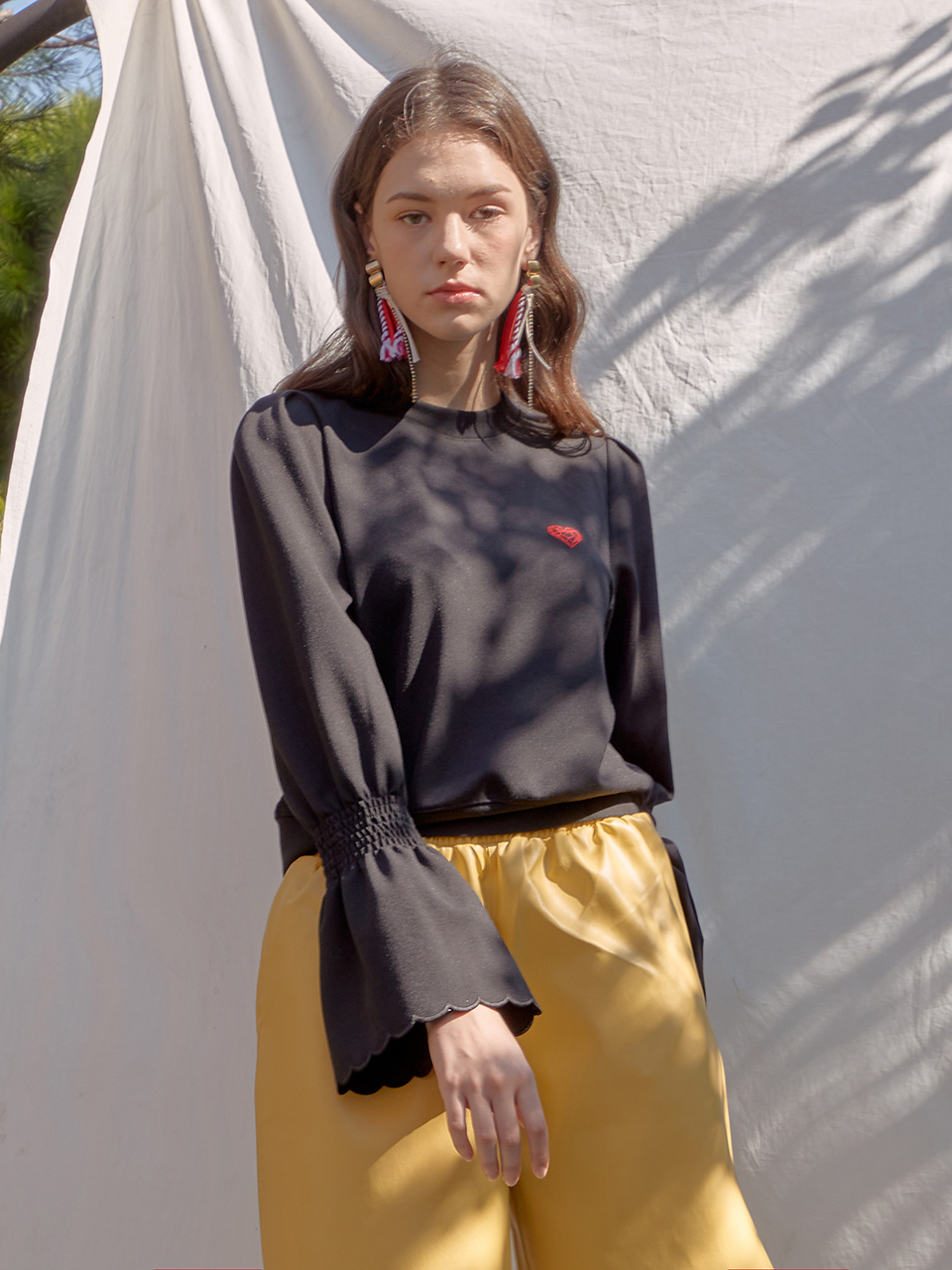 쥴리앤칼라20FW Juliy Love 스웻셔츠 블랙 - 상품 이미지