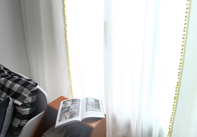 화이트암막폼폼커튼 아이방 아기방 유아 가리개커튼