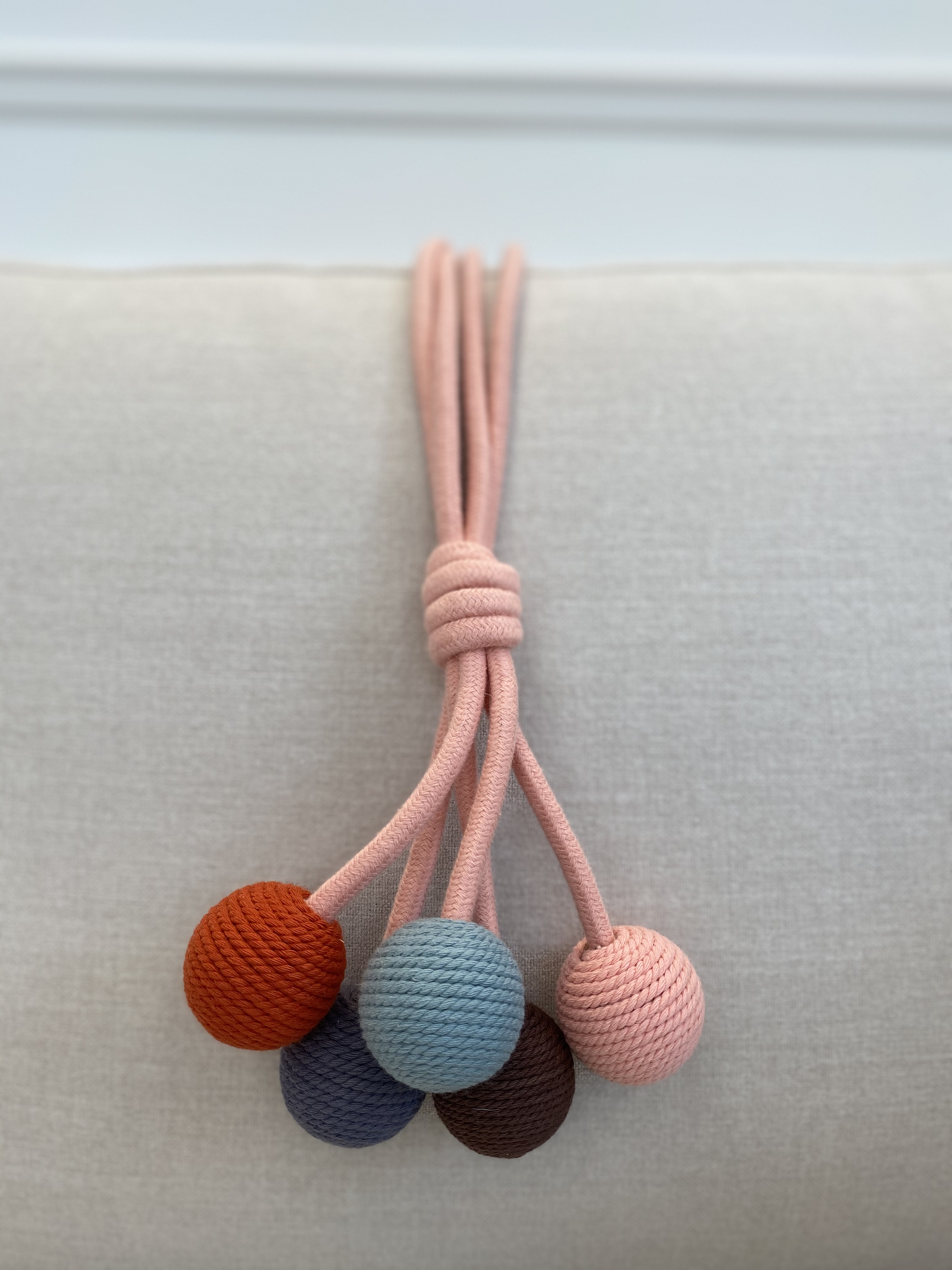 코지앳홈샵 독점디자인- ﻿프리미엄 봉봉 자석 타이백4종-1개