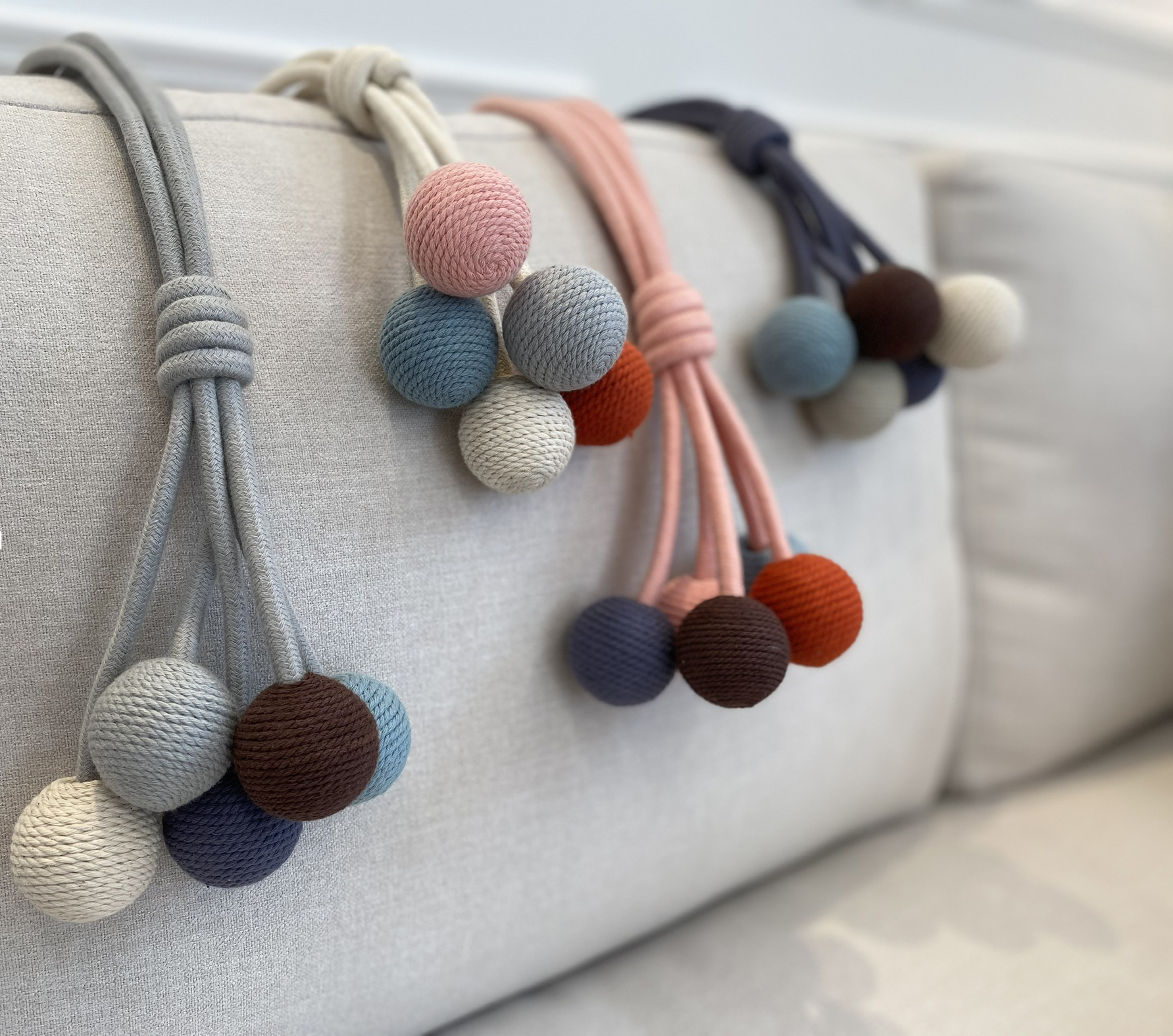 코지앳홈샵 독점디자인- ﻿프리미엄 봉봉 자석 타이백4종-1개