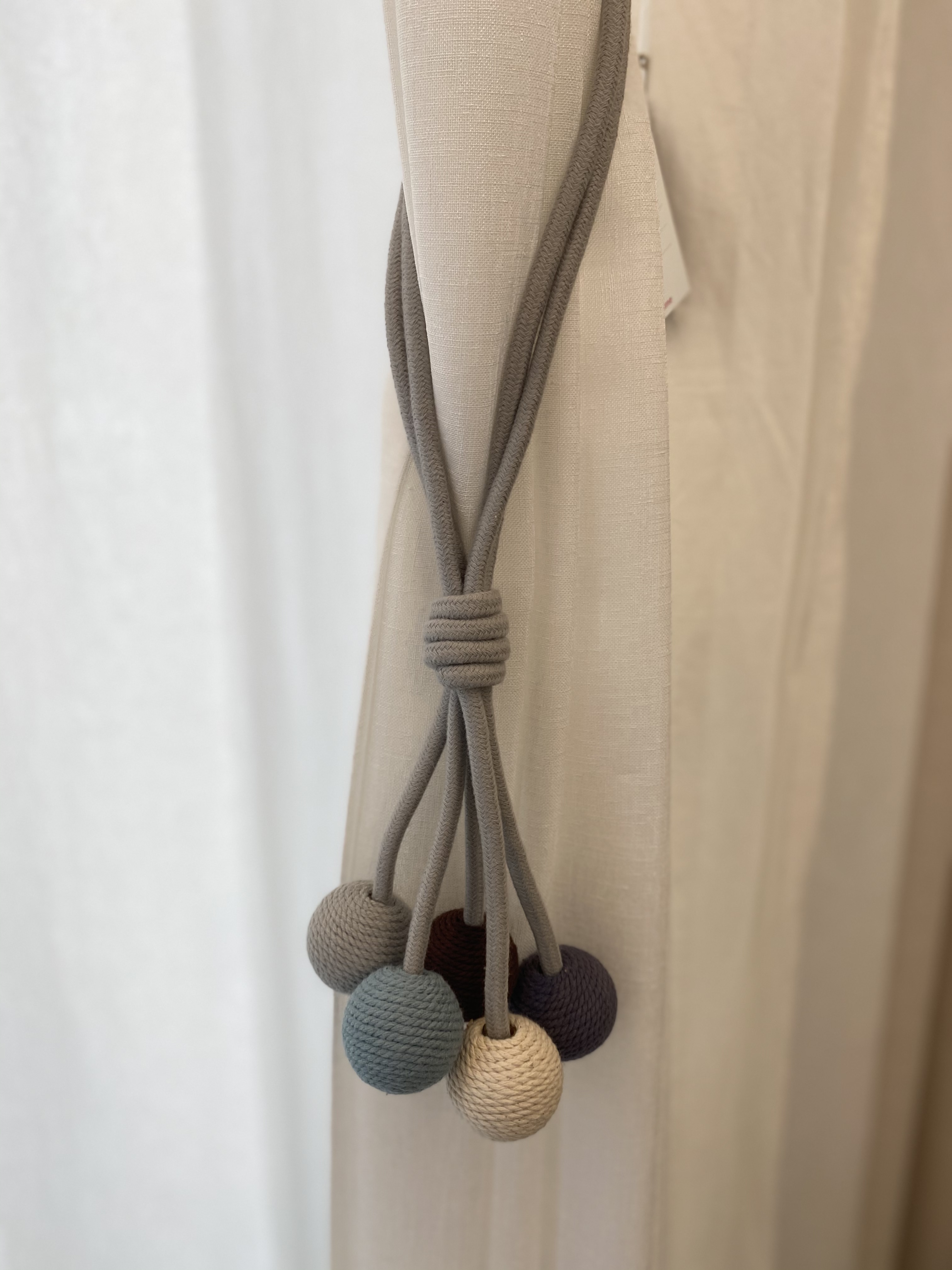 코지앳홈샵 독점디자인- ﻿프리미엄 봉봉 자석 타이백4종-1개