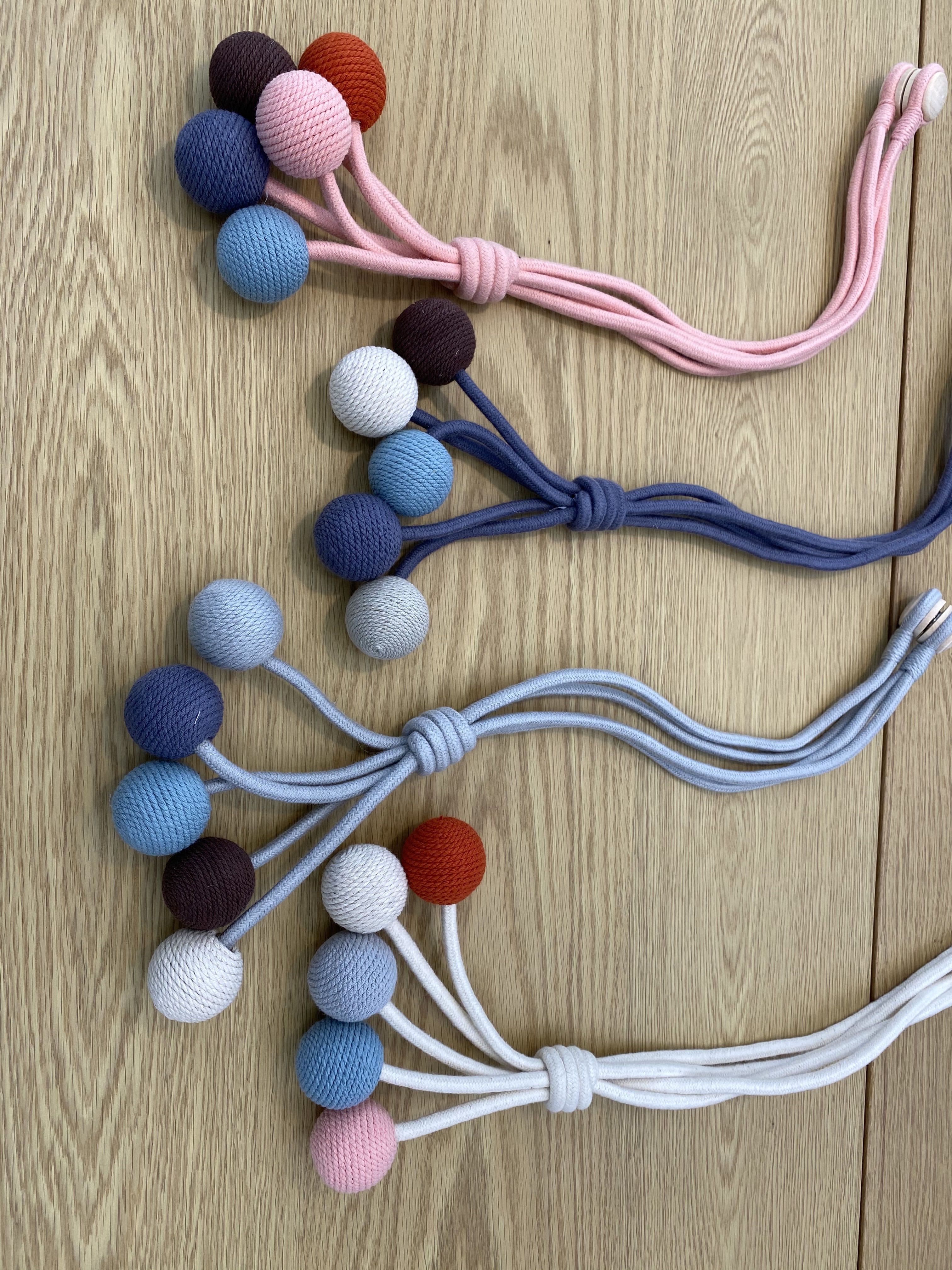 코지앳홈샵 독점디자인- ﻿프리미엄 봉봉 자석 타이백4종-1개