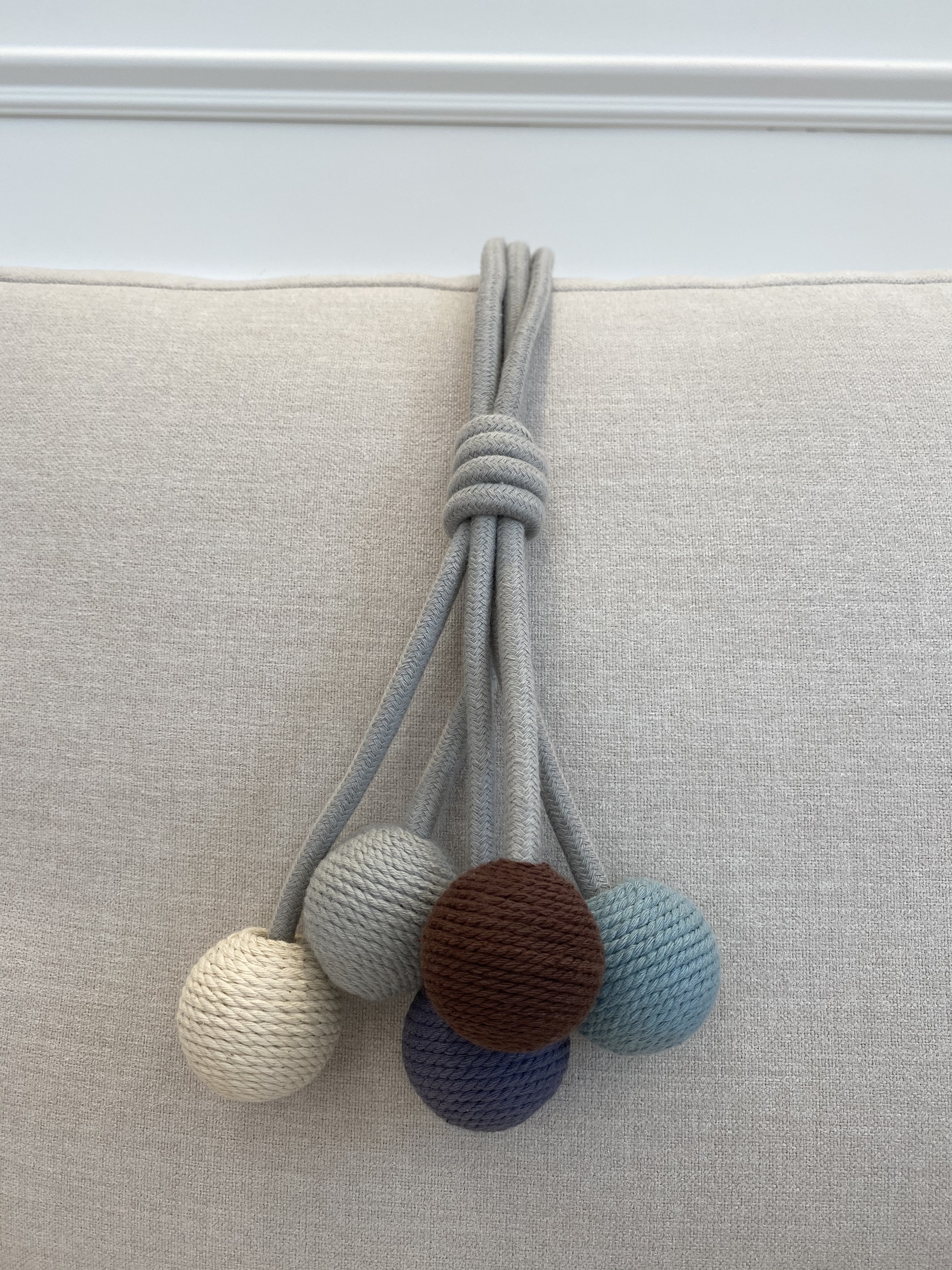 코지앳홈샵 독점디자인- ﻿프리미엄 봉봉 자석 타이백4종-1개