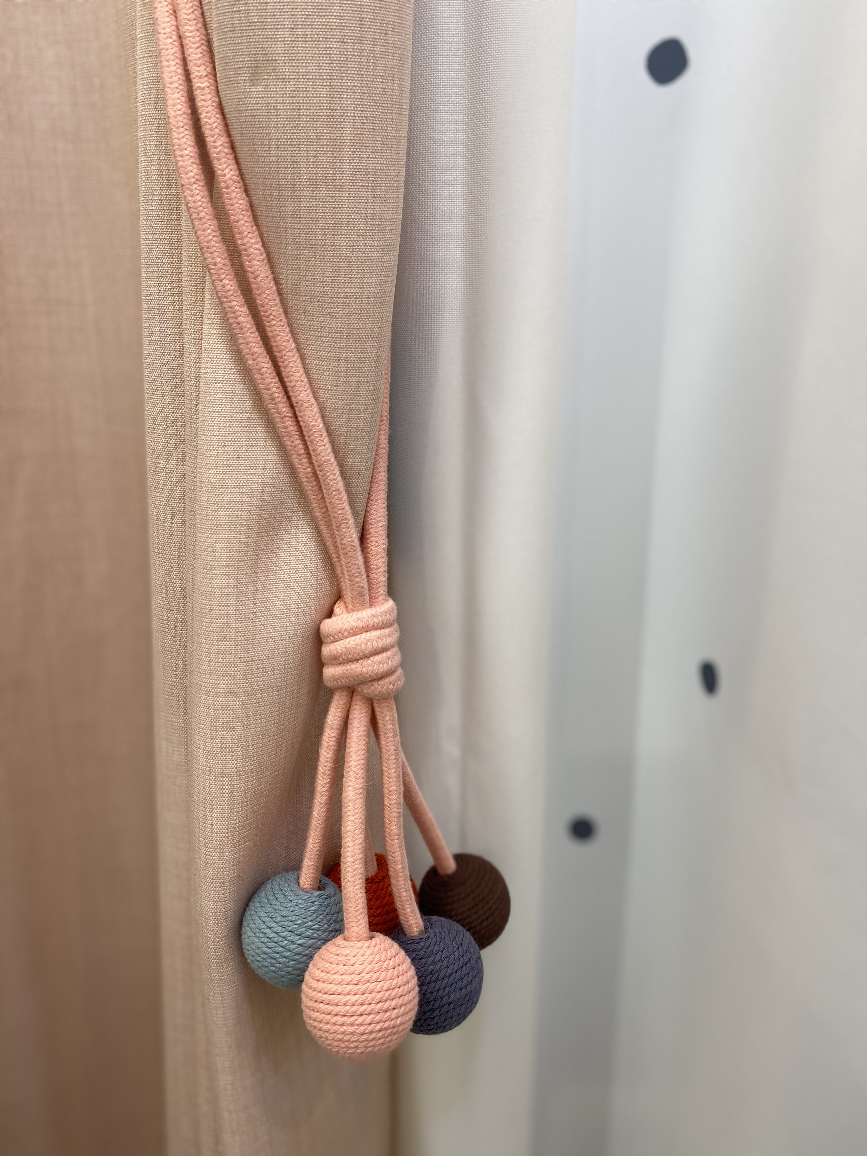 코지앳홈샵 독점디자인- ﻿프리미엄 봉봉 자석 타이백4종-1개