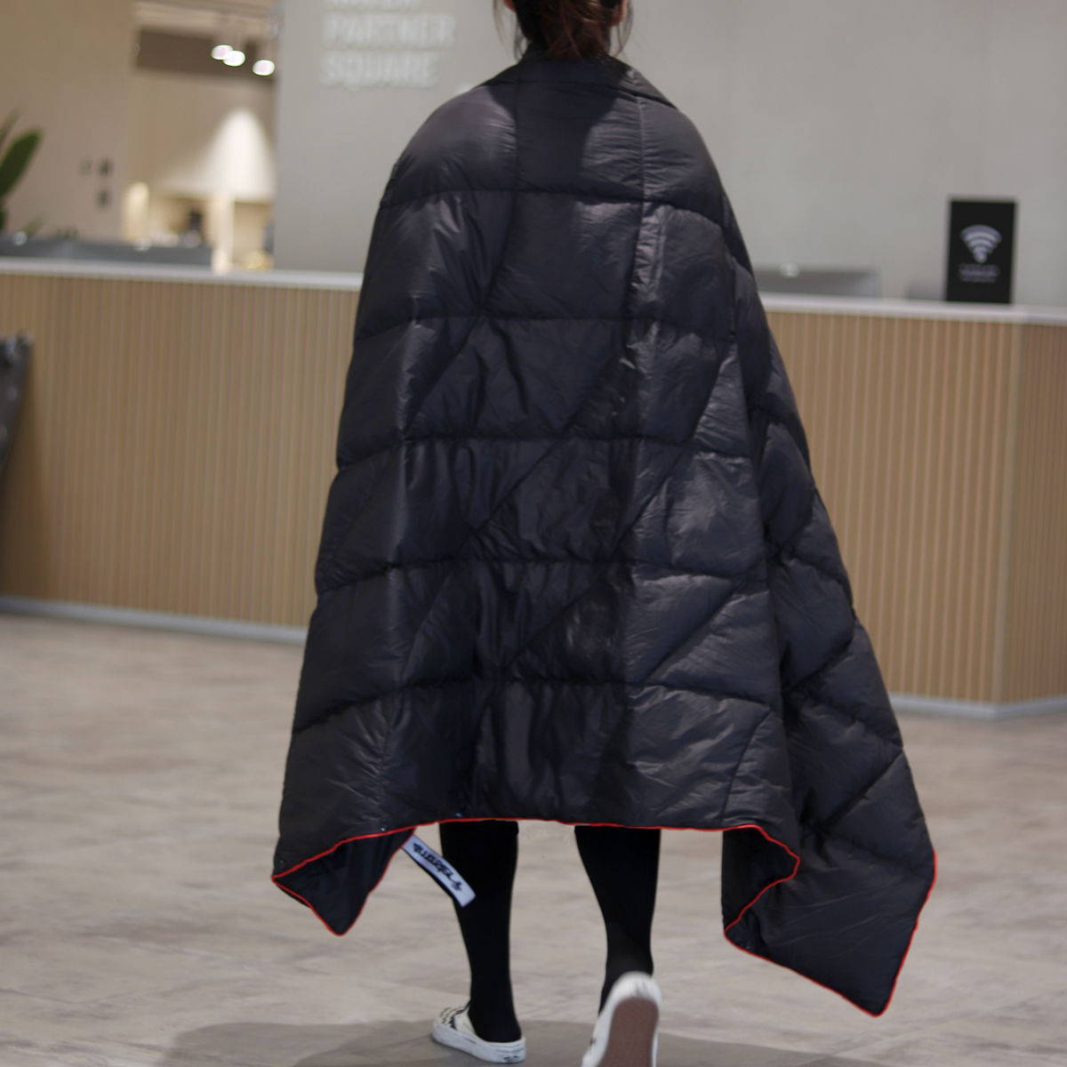 덕다운 캠핑 차박 초경량 패딩담요 사계절 다용도 블랭킷 침낭 이불 대용 블랙