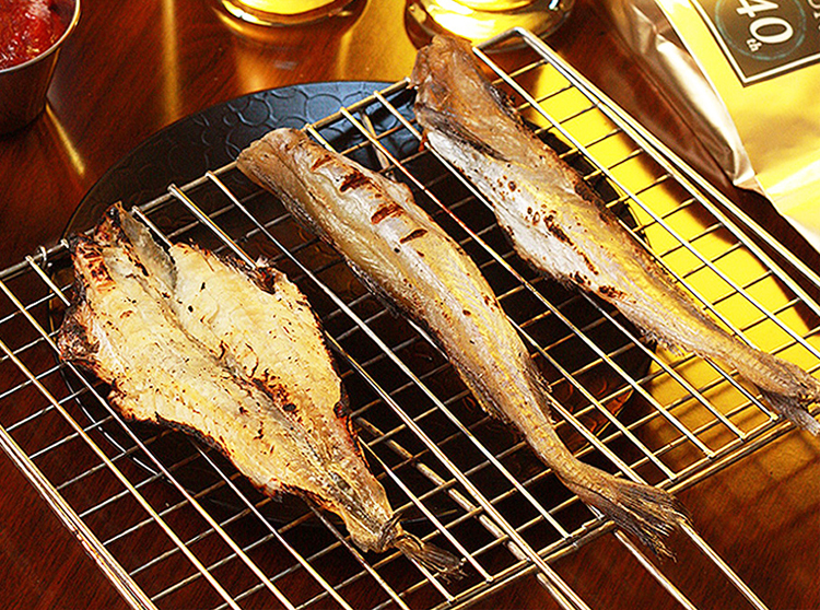 31건어물 국내가공 촉촉한 반건조 노가리 (대) 1kg (10~12마리, 500gx2봉, 아이스박스 배송) - 상세 이미지 2