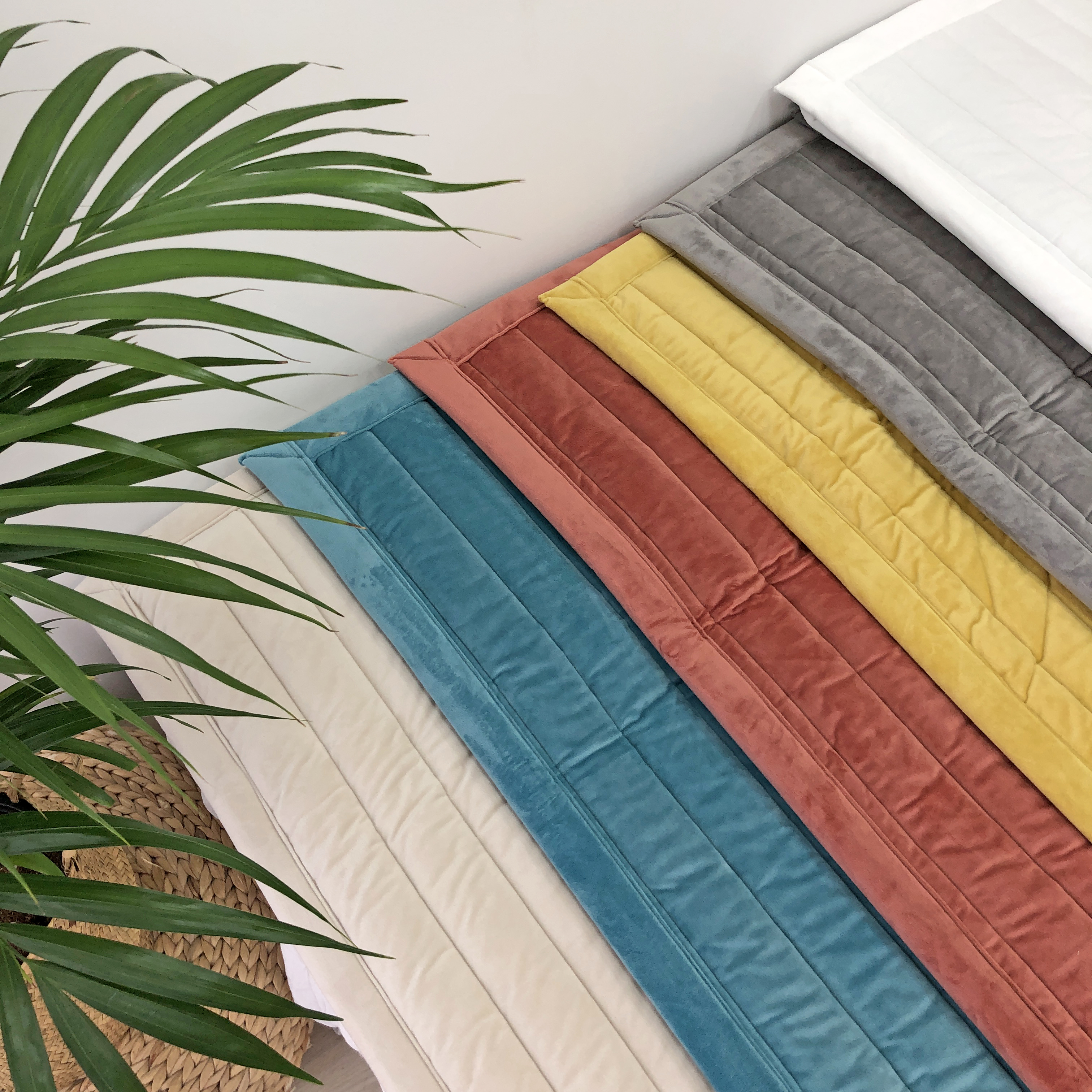 고밀도 극세사 미끄럼방지 및 고무밴딩 겨울패드 SS