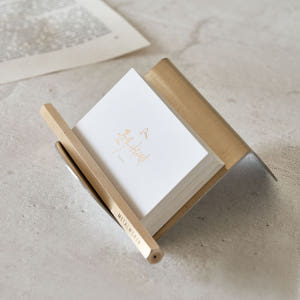 라운드 메탈 골드 명함꽂이 거치대 홀더(이니셜각인) 실사용 후기 | 효과 있을까? - 상품 이미지 1