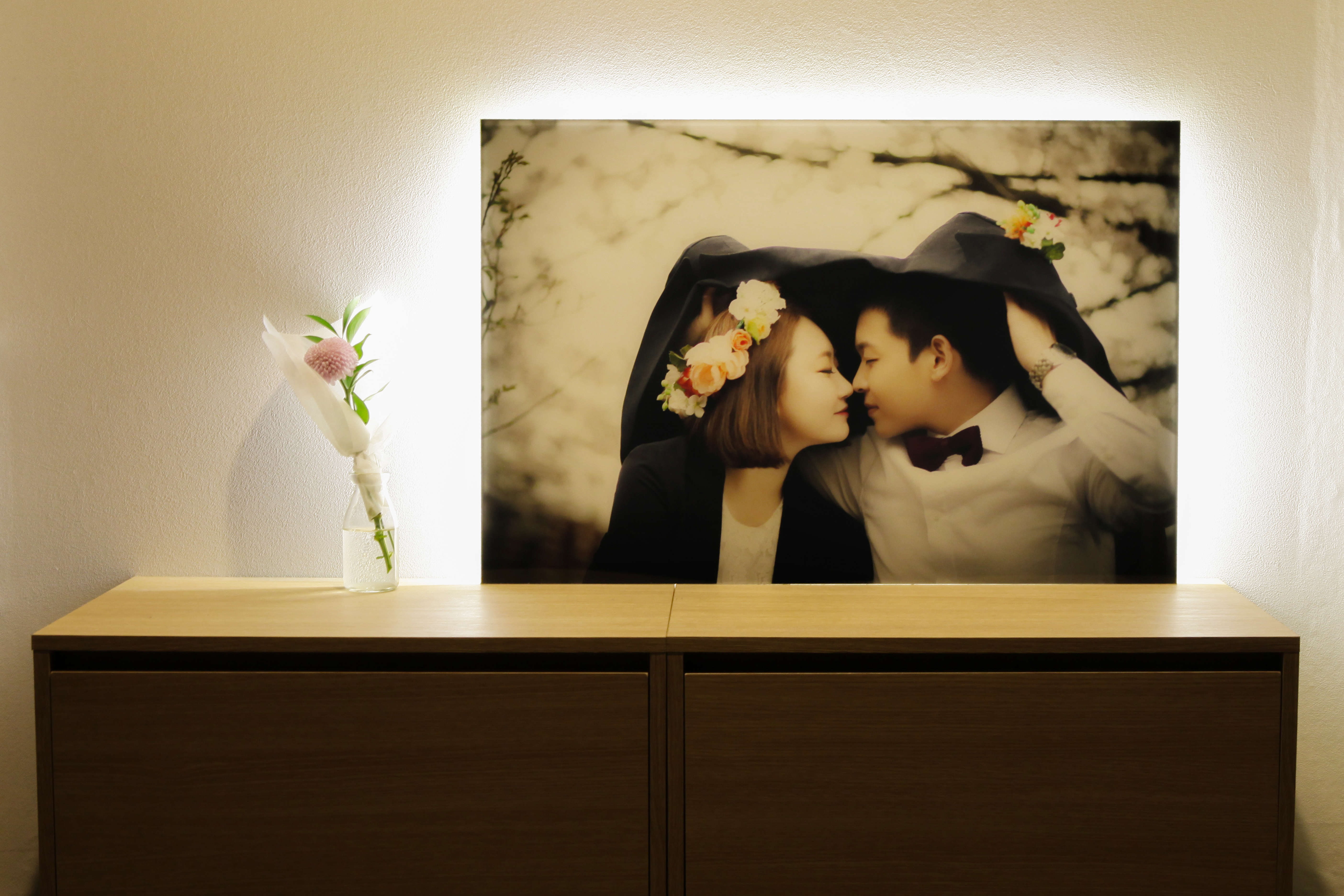 웨딩액자 신혼집 인테리어 UHD 프리미엄 디아섹 라이트 40x50 cm - 상세 이미지 3