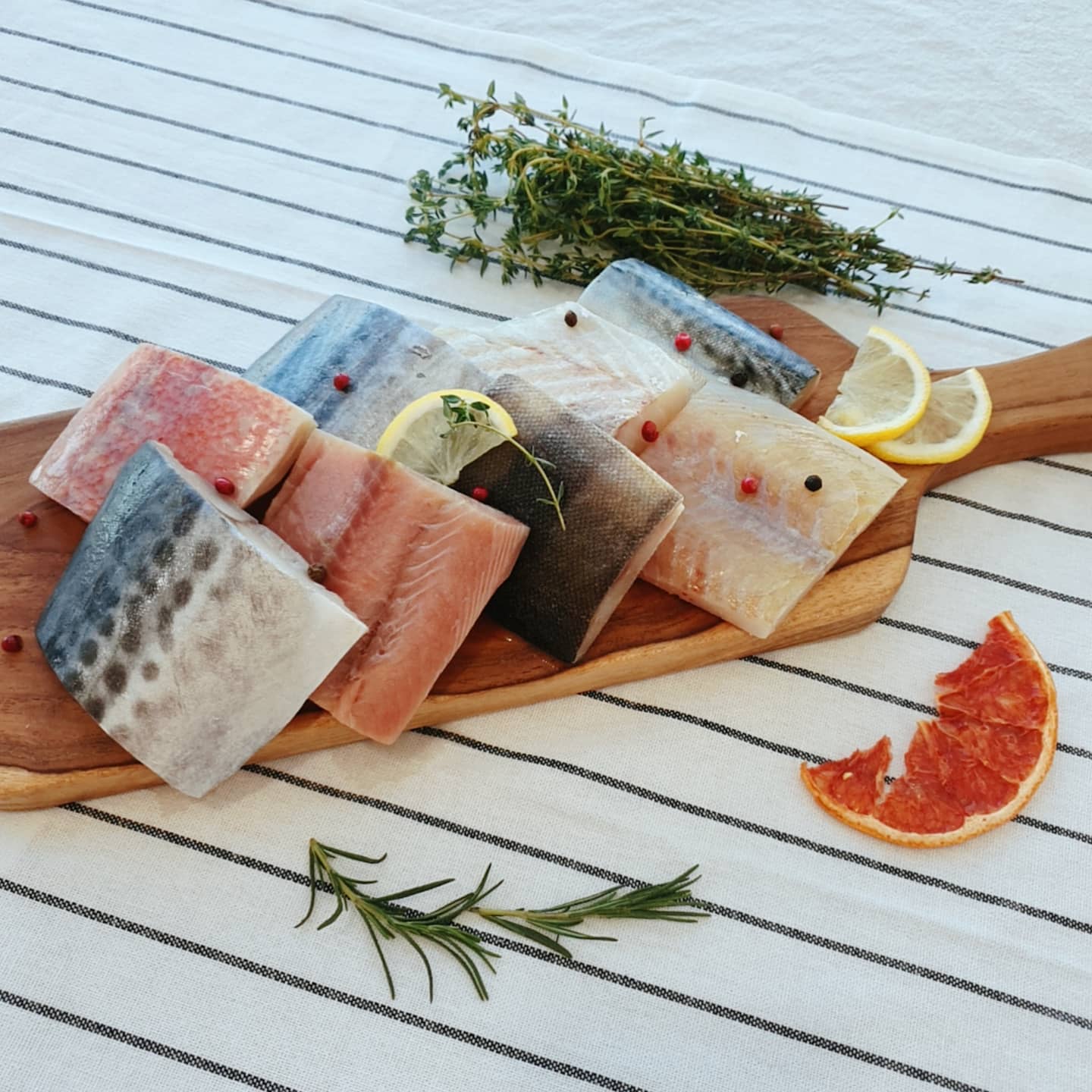 생선파는언니 순살 고등어 외 8종 / 삼치 가자미 대구 연어 도미 임연수어 300 g   간편 생선 가시제거 순살생선 아이생선