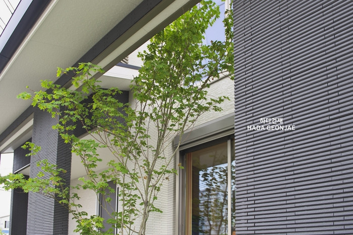 아이코트료와 베르니나 타일 K06 블랙 / 하다건재 아이콧료와 ICOT RYOWA