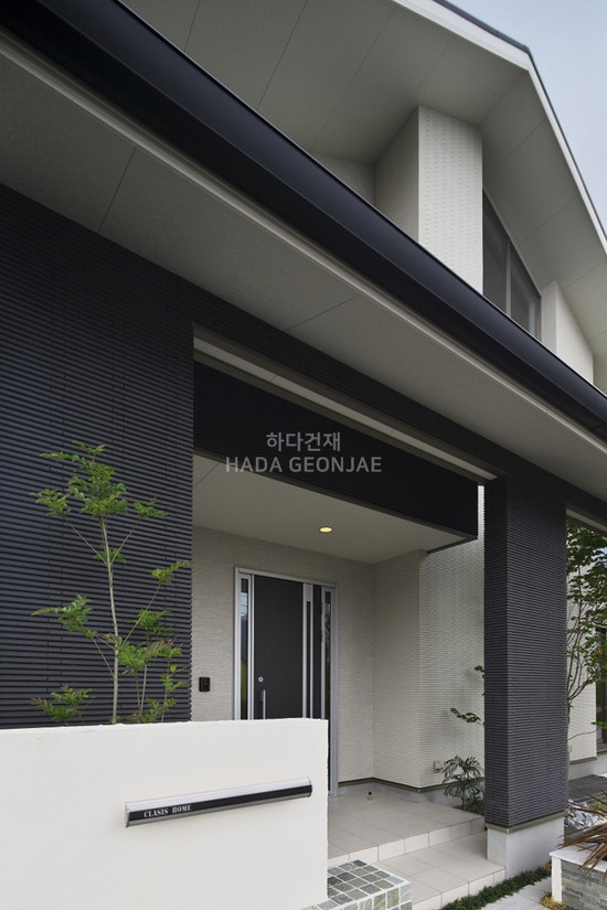 아이코트료와 베르니나 타일 K06 블랙 / 하다건재 아이콧료와 ICOT RYOWA