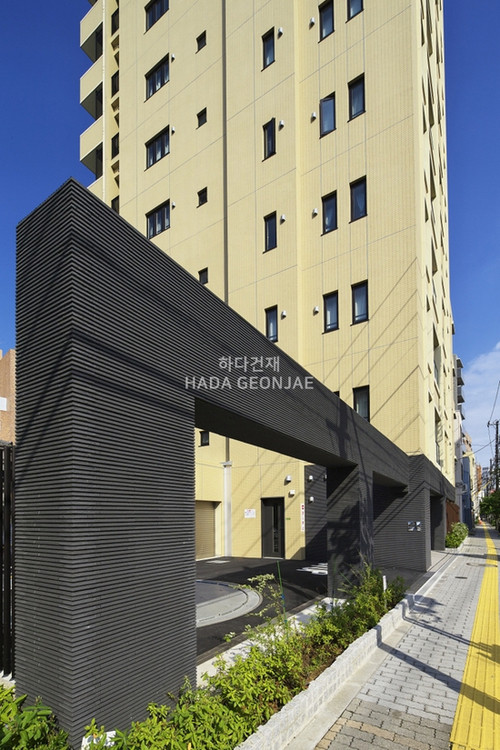 아이코트료와 베르니나 타일 K06 블랙 / 하다건재 아이콧료와 ICOT RYOWA