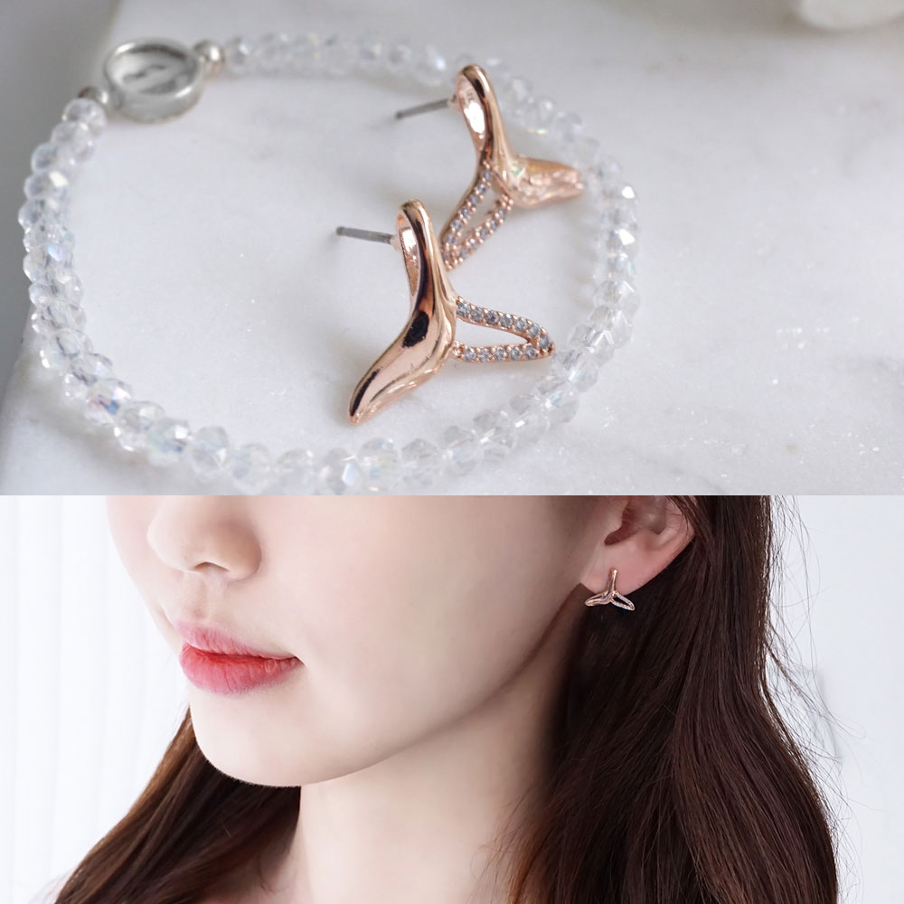 행운의 고래 꼬리 돌핀 은침 큐빅 귀걸이 - 상세 이미지 3