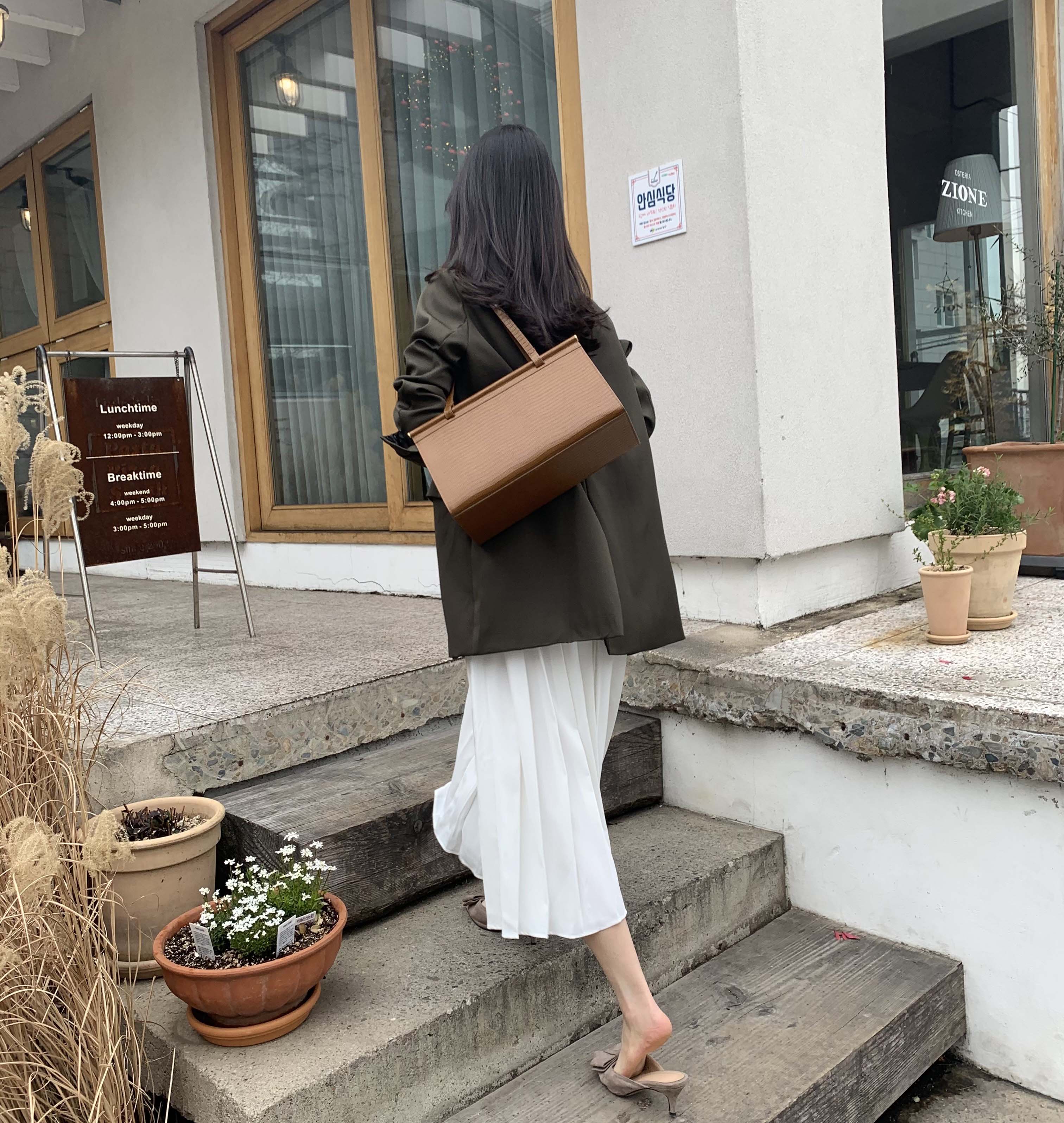잇츠 라운드넥 긴팔 봄 루즈핏 오버핏 플리츠 레이어드 a라인 데일리 롱 원피스 - 상세 이미지 2