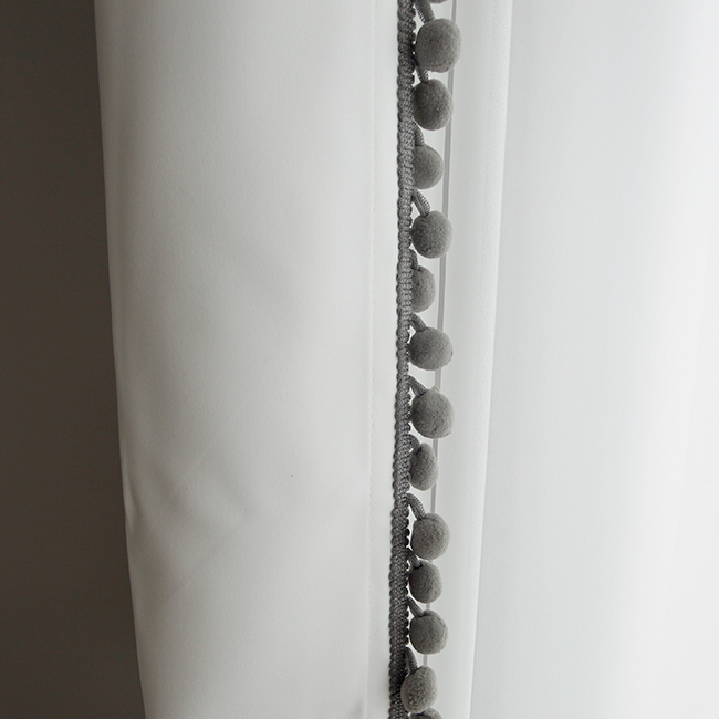 화이트암막폼폼커튼 아이방 아기방 유아 가리개커튼