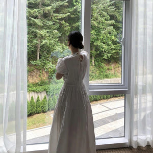 봉쥬르 백포인트 리본 퍼프 리본 셔링 뒷리본 트임 a라인 여신 맥시 코튼... 착용 후기 | 사이즈/핏 총정리 - 상품 이미지 2