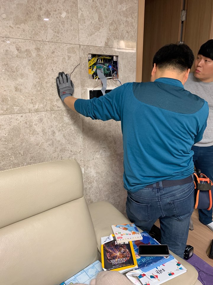 플라이토 루나리스 LED 벽시계 디지털 전자 인테리어 무소음 벽걸이시계 거실 개업 선물 방문 전국 매립시공 설치 - 상세 이미지 2
