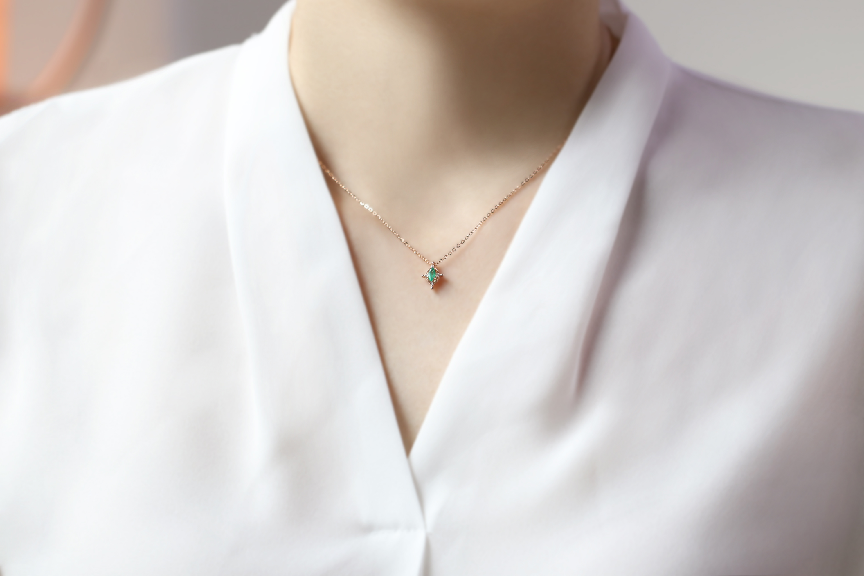 에비뉴다이아몬드 푸논 마퀴즈 14K 탄생석 천연 다이아몬드 18K 에메랄드 목걸이 - 상세 이미지 4