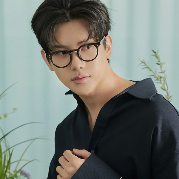 가벼운 동글이 투명 뿔테 안경테 시력보호 자외선안경 - 상품 이미지