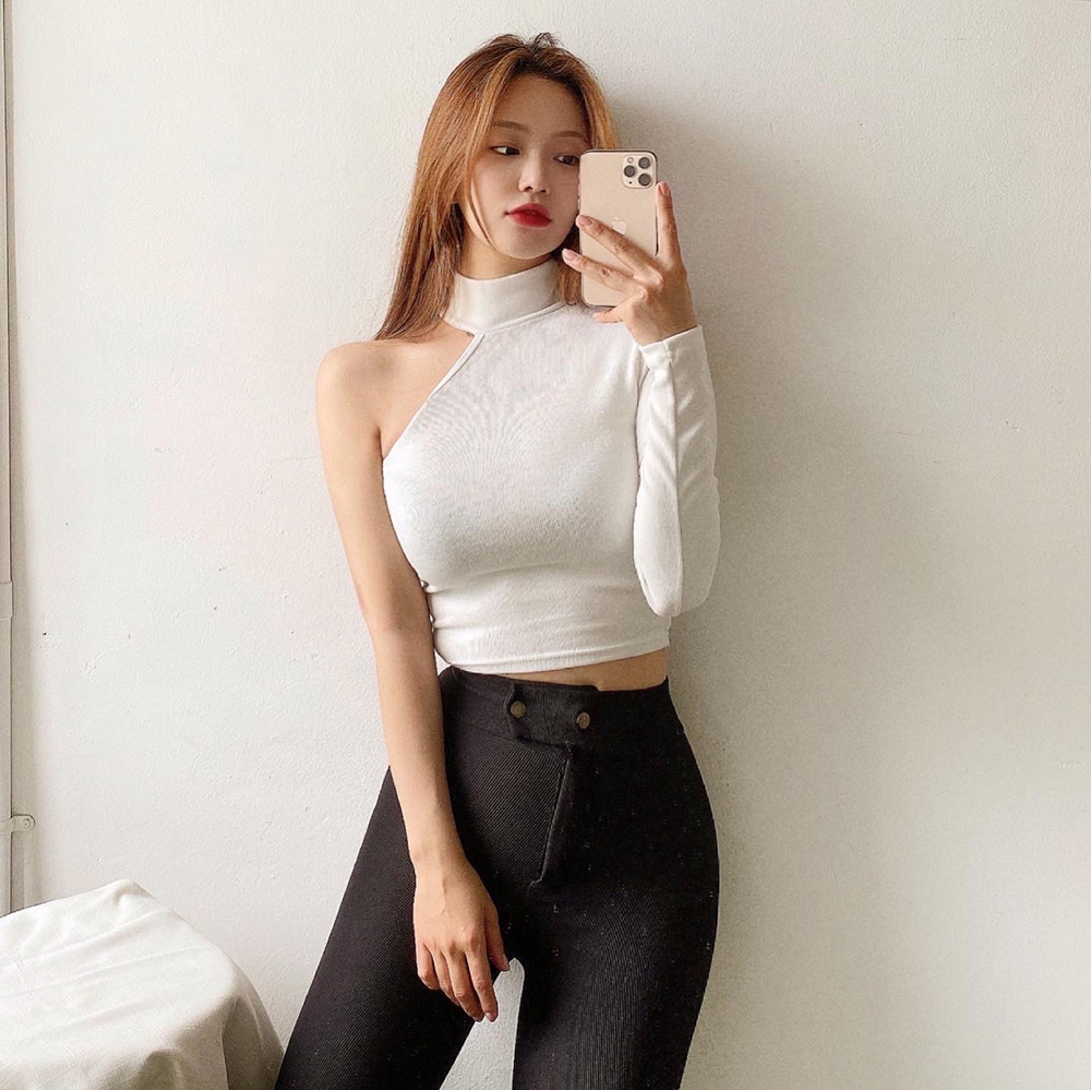 원원 언발 오프숄더 유니크 슬림핏 섹시 크롭티셔츠 (화이트/블랙) 이미지 7