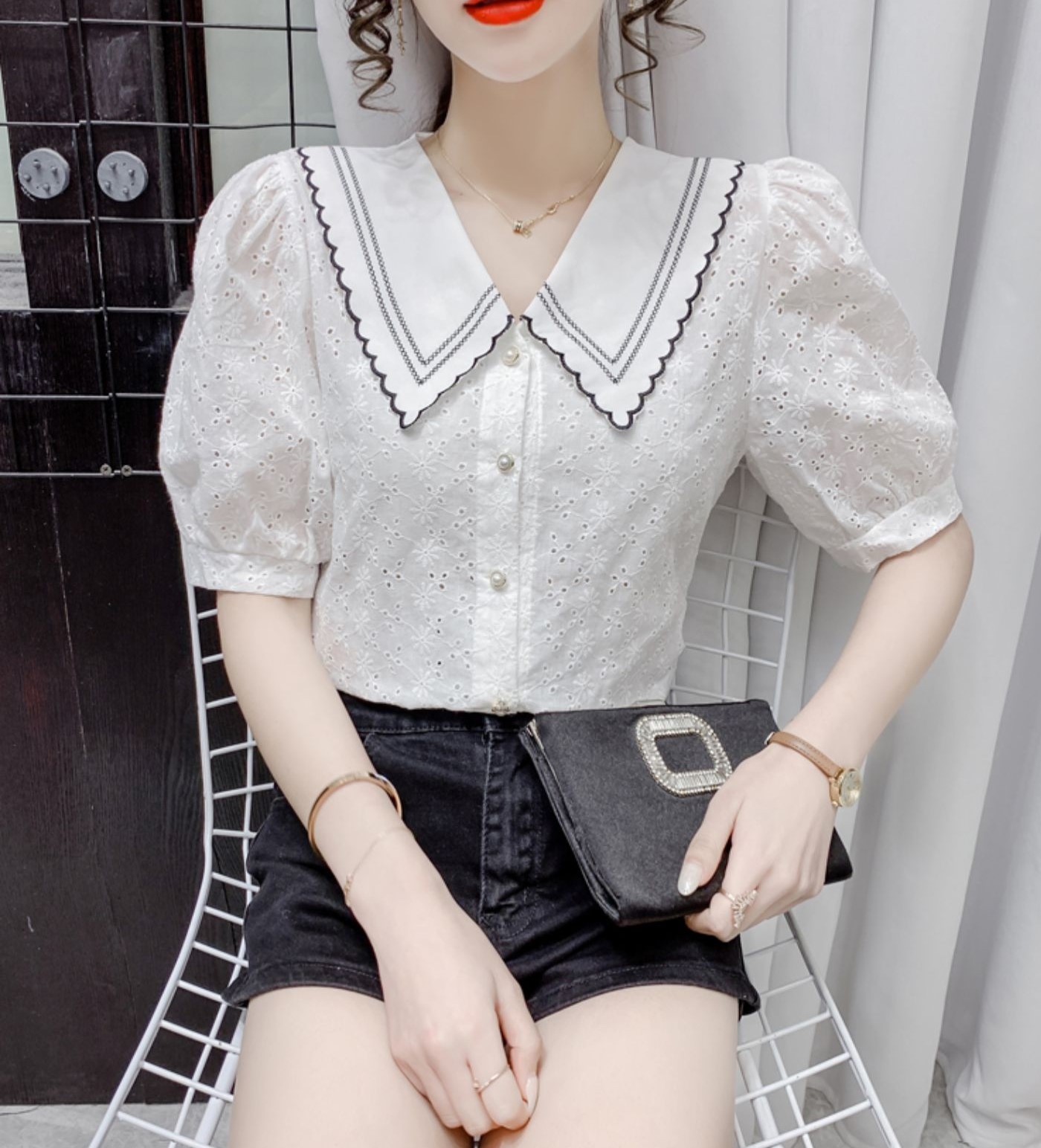 물결 배색 라인 빅카라 삥줄 레이스 퍼프소매 플라워 펀칭 코튼 면 화이트 여름 블라우스 - 상세 이미지 5