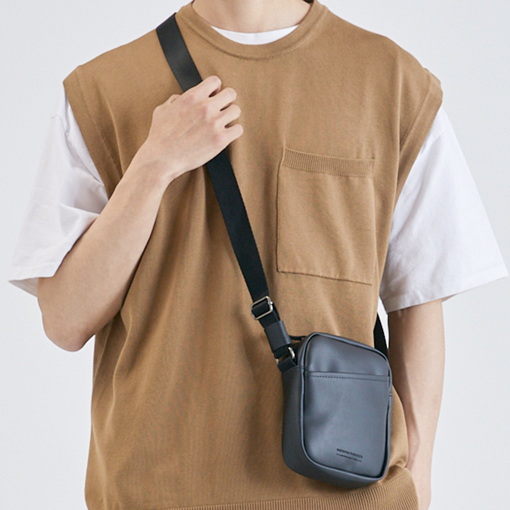 내셔널 퍼블리시티 VICTOR HQ 미니크로스백