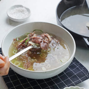 [창립 행사] 금성관 한우나주곰탕 700g, 100% 한우 고기곰탕 맑은... 맛있게 먹은 솔직 후기 - 상품 이미지 4