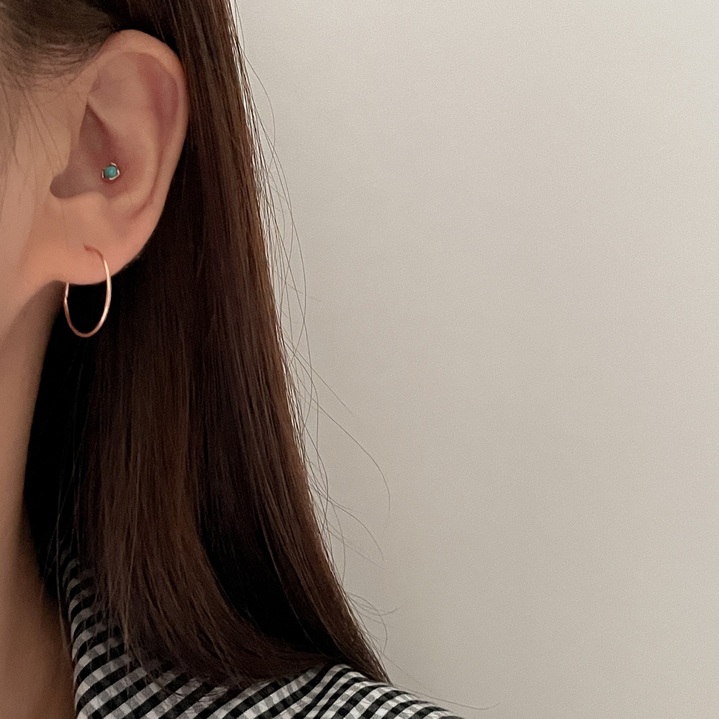 14k 터키석 플라워 미니 골드 귀걸이, 피어싱 - 데일리 심플 포인트 로즈골드 레이어드 이미지 6