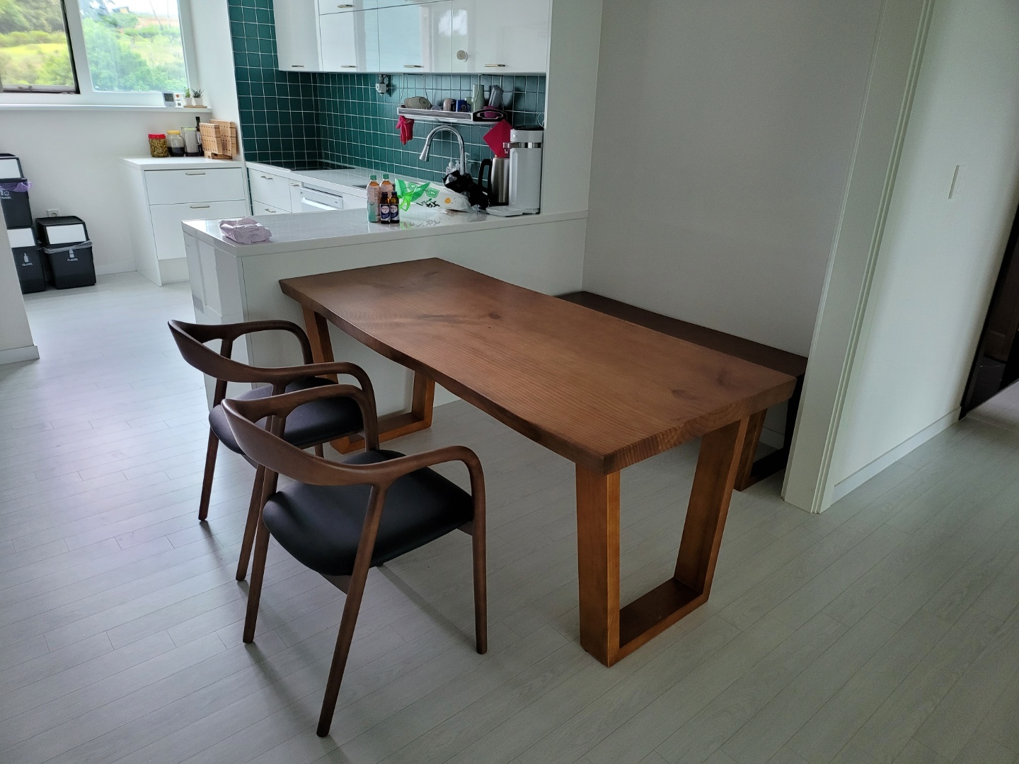 [뉴송 우드슬랩] 스타벅스 식탁 V 테이블 ALL-WOOD  원목다리프레임