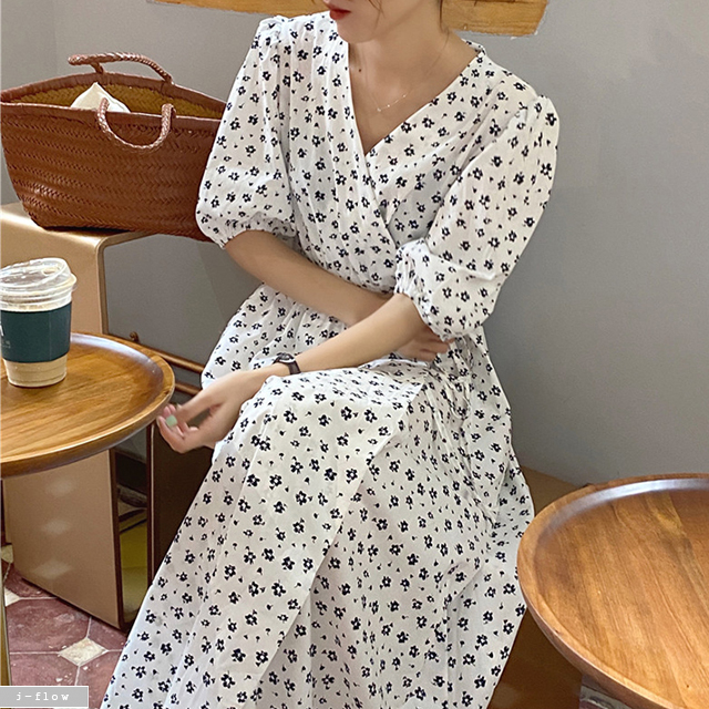 로하 플라워 랩 퍼프 코튼 롱원피스 (화이트) 제이플로우 여름 루즈핏 맥시기장 브이넥 이미지 6