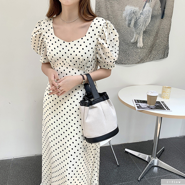 어나더 도트 스퀘어넥 퍼프 롱원피스 2color 여름 브이넥 콩단추 슬림라인 제이플로우 이미지 6