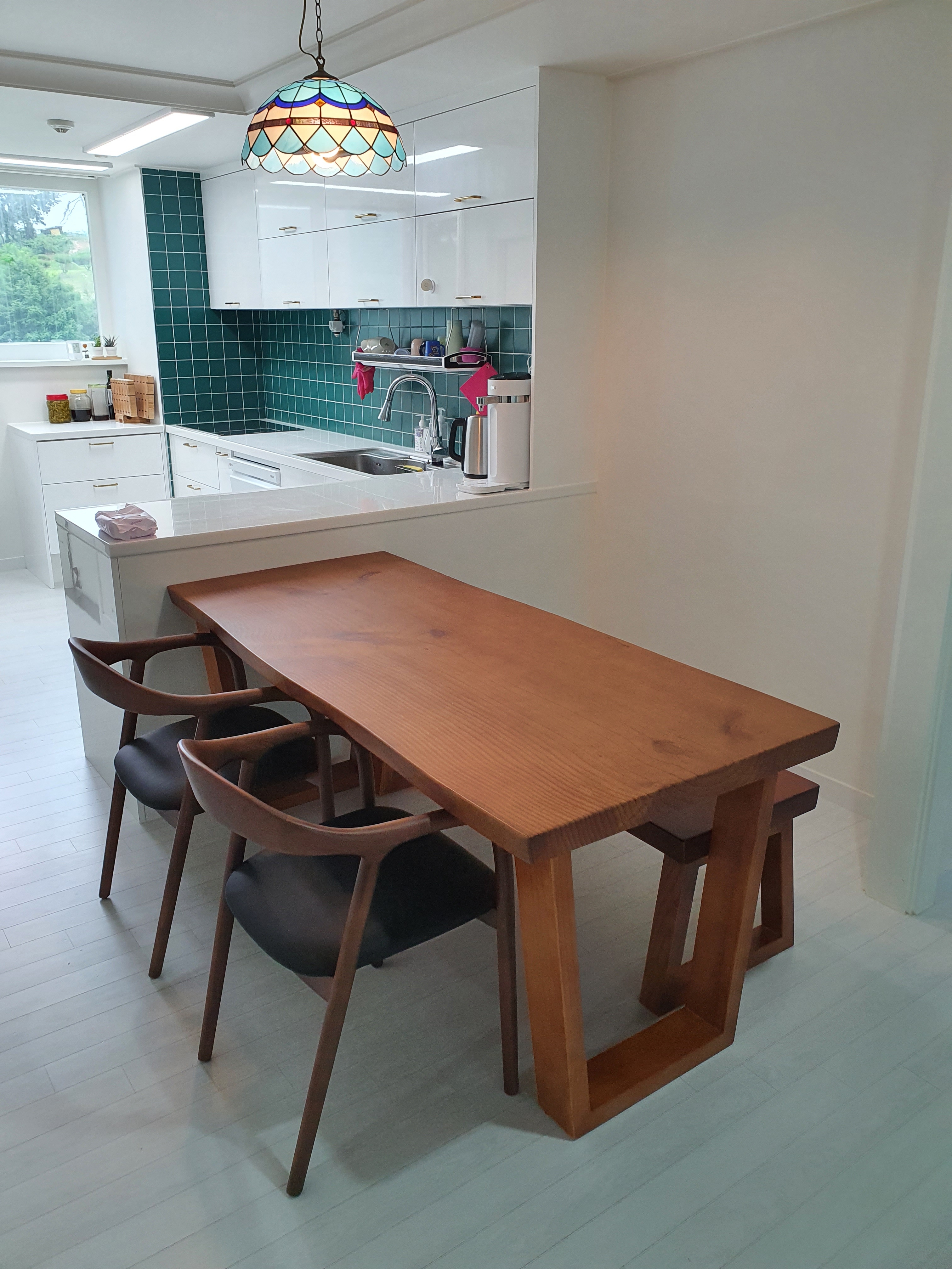 [뉴송 우드슬랩] 스타벅스 식탁 V 테이블 ALL-WOOD  원목다리프레임