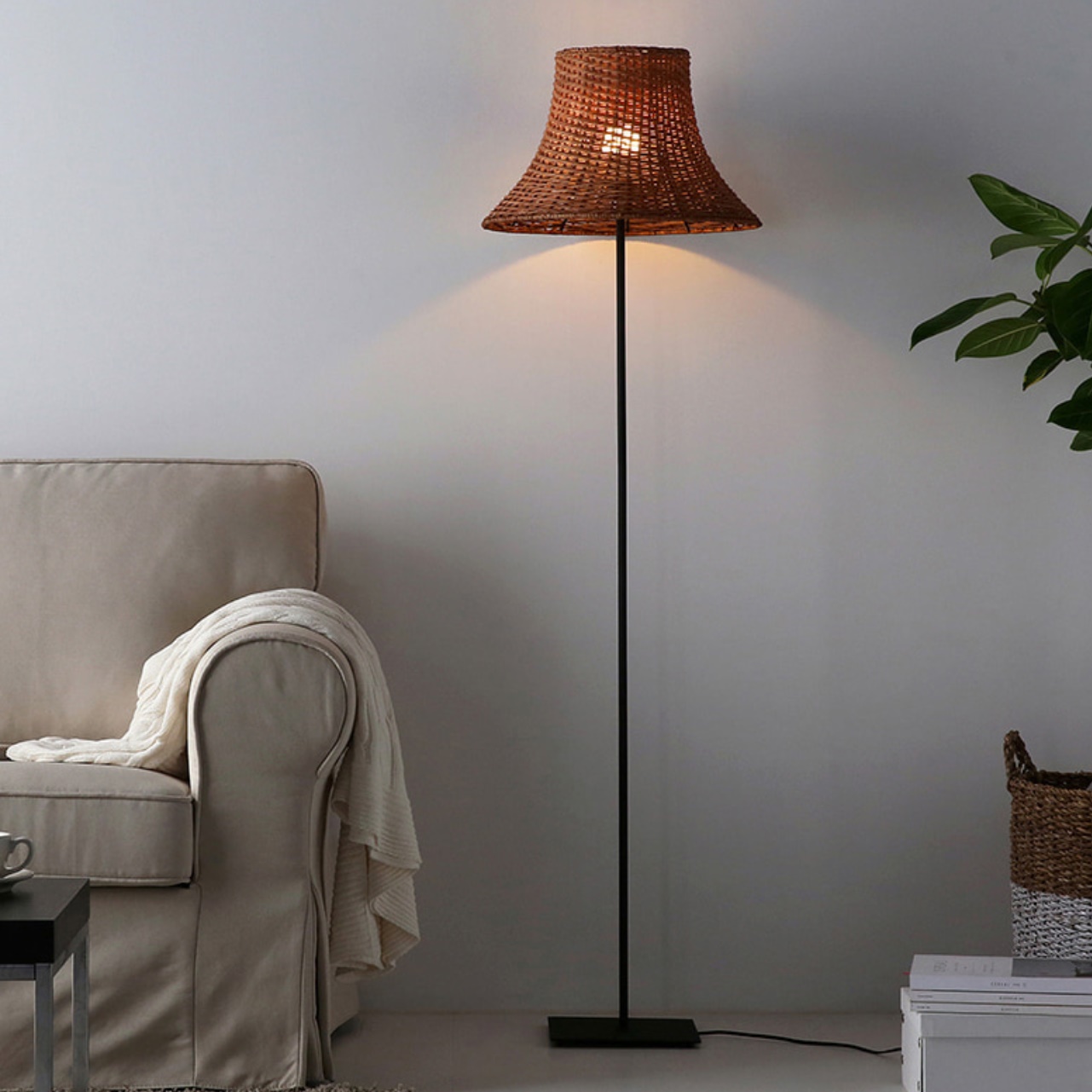키큰 빈티지 거실 장스탠드 앤틱 라탄 장스탠드 조명 스탠딩 조명
