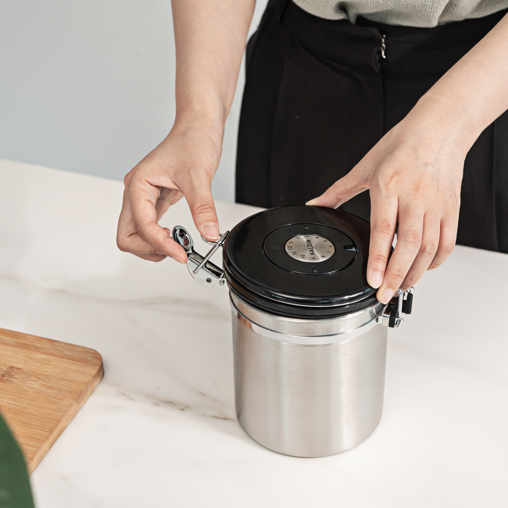 칼딘 아로마밸브 스텐 원두보관통 분쇄 커피 밀폐 용기 원두 캐니스터 1.4L+스텐 스푼 - 상세 이미지 4