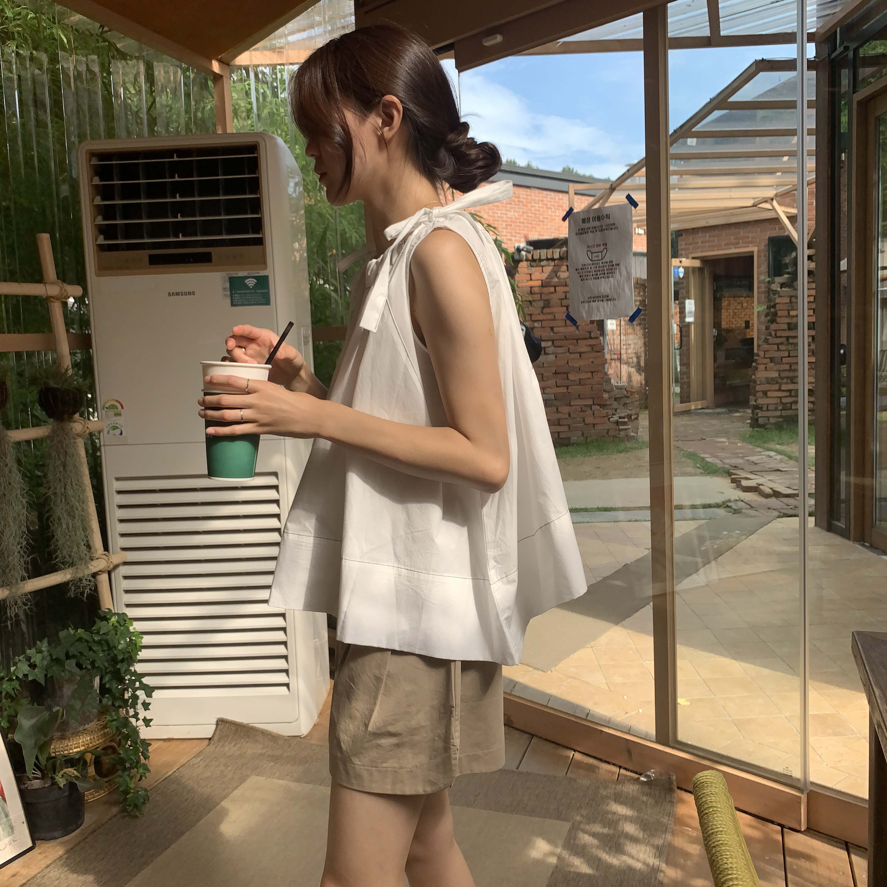 홀터넥 민소매 블라우스 리본 매듭 셔링 디자인 블라우스 스타일링