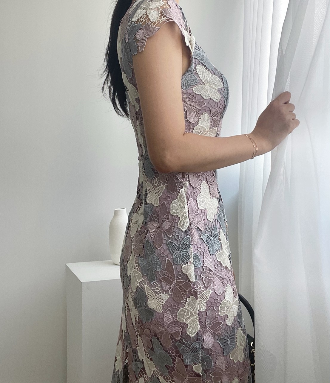 캐서린 나비 자수 배색 레이스 고급 캡소매 H라인 몸매보정 아나운서 피로연 오피스룩 하객룩 드레시 원피스(2color) 상세 이미지 9