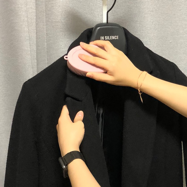 마미스테이블 [도치솔] 다용도 실리콘 솔 옷에묻은 먼지제거 손소독 댕댕이 발털기 이미지 8