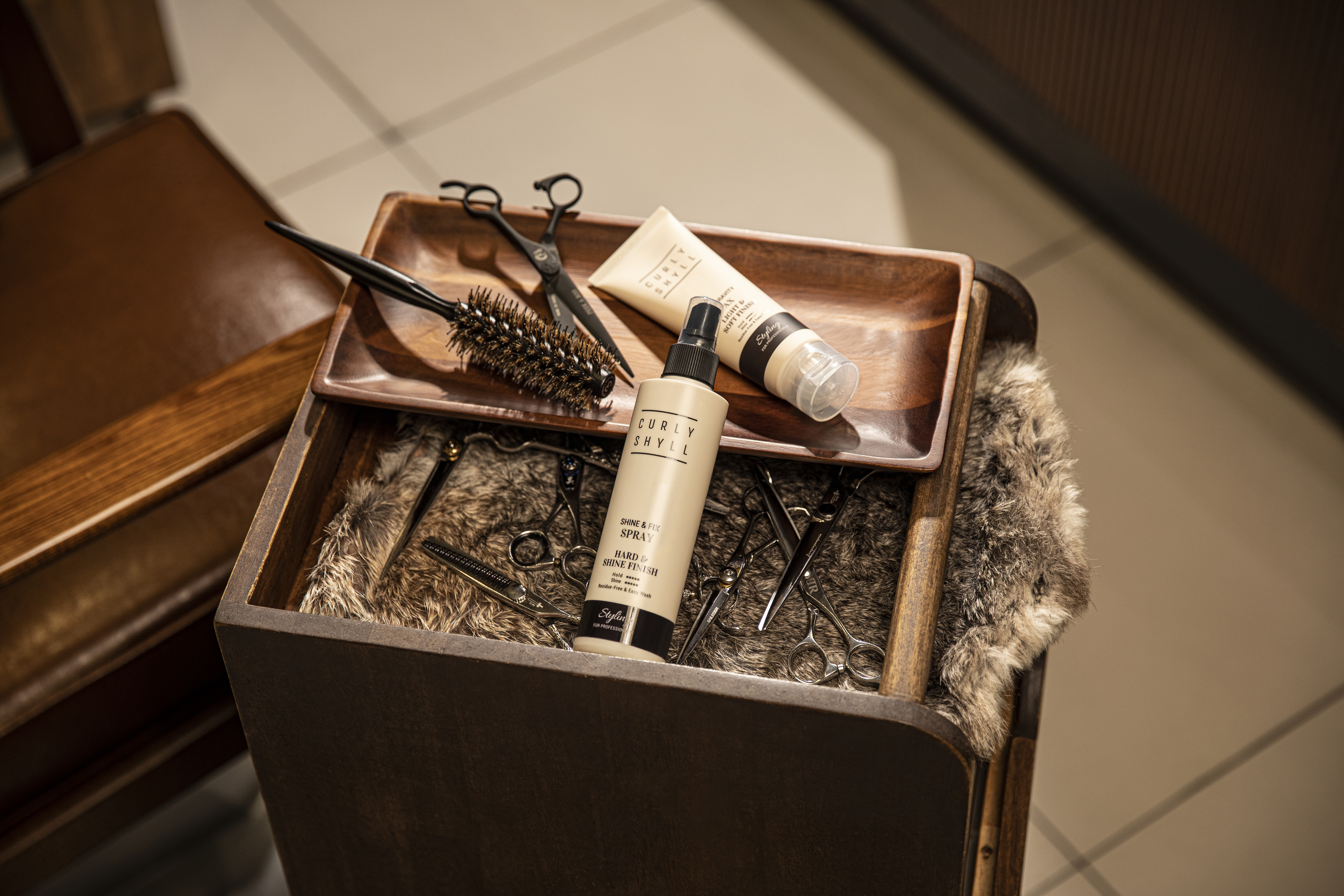 커리쉴 샤인 앤 픽스 헤어스프레이 240ml