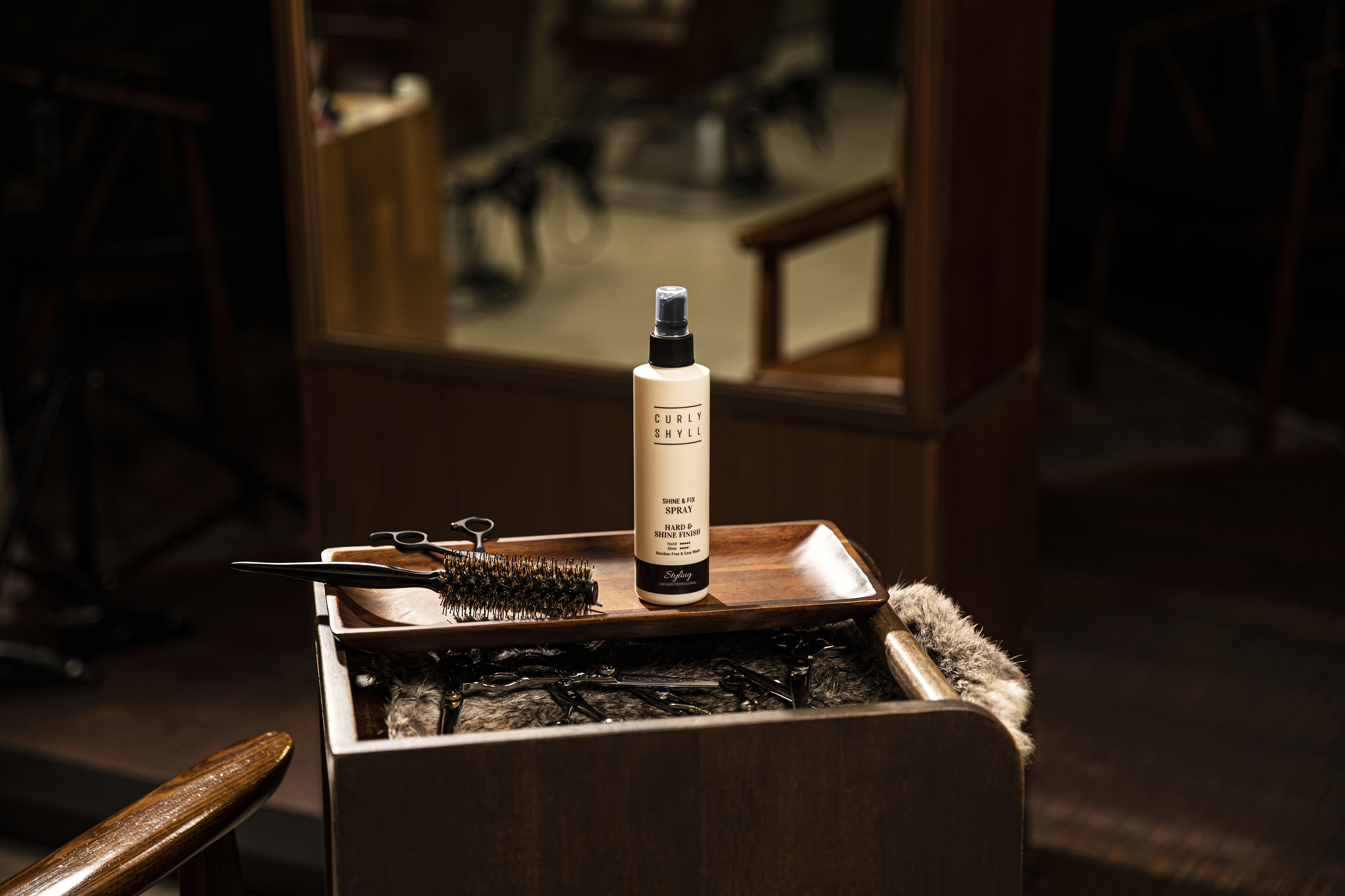 커리쉴 샤인 앤 픽스 헤어스프레이 240ml