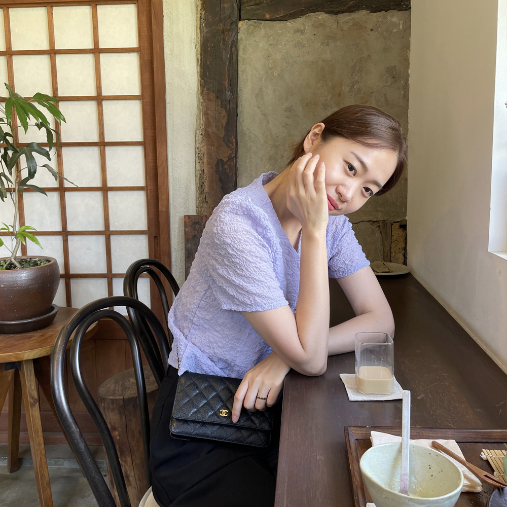 루즈핏 브이넥 여성 여름블라우스 숏 벌룬 퍼프소매 크롭 블라우스 여자 반팔블라우스 - 상세 이미지 4