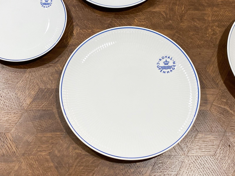 (27cm 디너접시) 로얄코펜하겐 블루라인 쿠페 플레이트 27cm Blueline coupe plate 27cm 1058882 - 상품 이미지