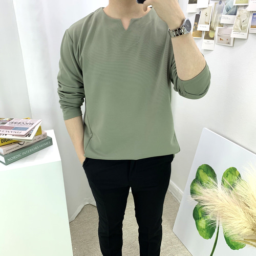 남자 4컬러 오버핏 봄 가을 브이트임넥 스판 기본 무지 긴팔 티셔츠 빅사이즈 - 메인 이미지