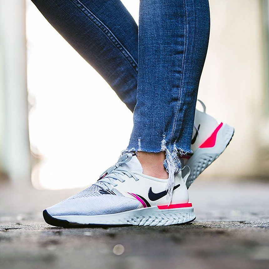 [시즌세일] 나이키 오딧세이 리액트 플라이니트 2 프리미엄 AV2608-146 발편한 여성 런닝화