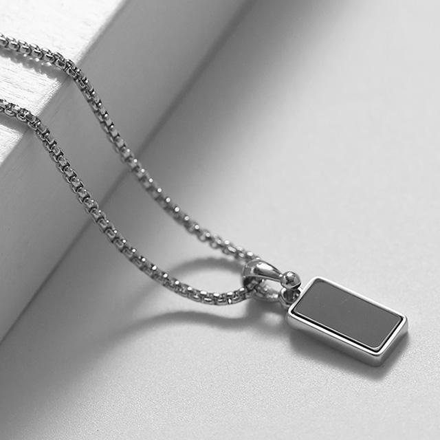 모던 블랙 사각 펜던트 체인 목걸이 - 메인 이미지
