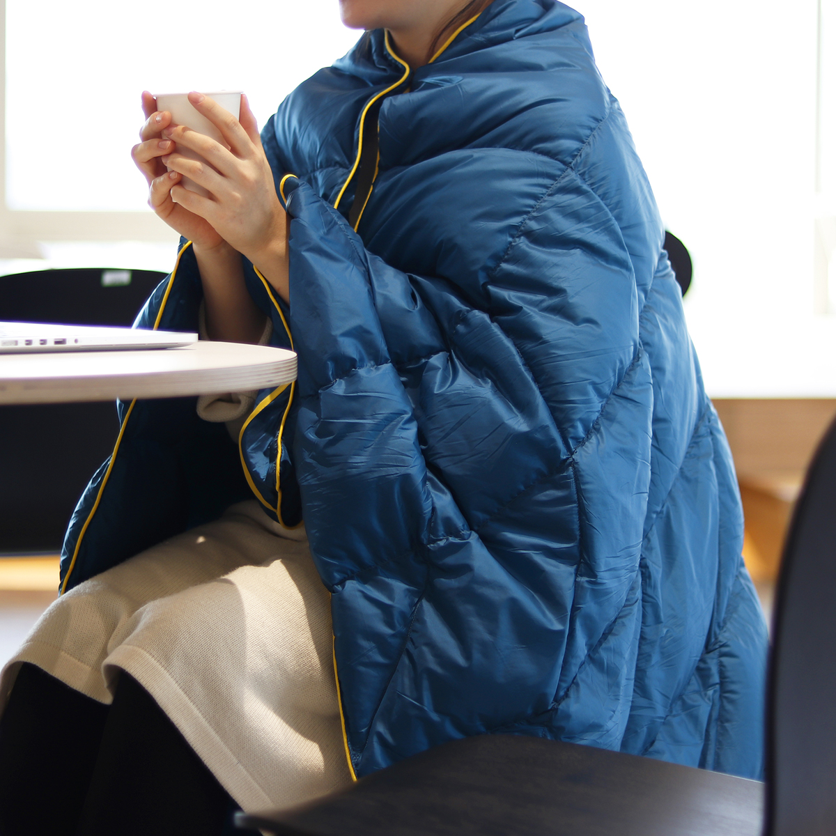 덕다운 캠핑 차박 초경량 패딩담요 사계절 다용도 블랭킷 침낭 이불 대용 피콕블루