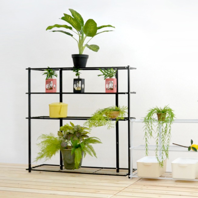 화분 테이블 장식 테이블 쇼파 뒤 책장 소품 테이블