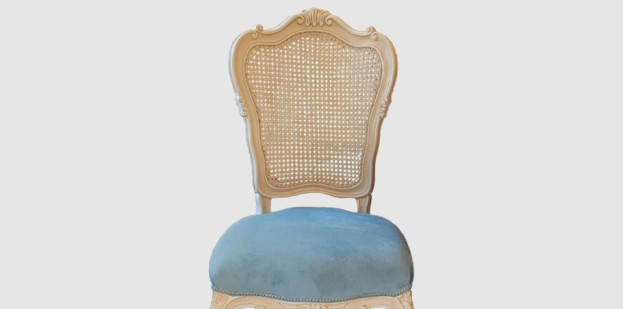 아이보리 라탄 의자
