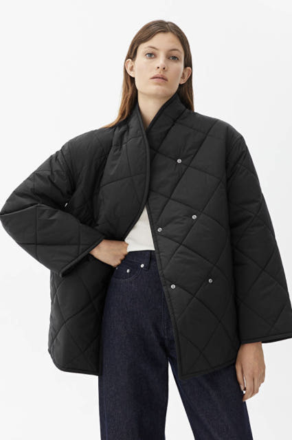 ARKET 아르켓 여자 퀄팅 숄 카라 자켓 깔깔이 블랙 1016242-001 : 8일 화요일