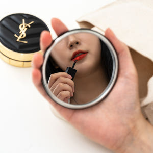 코메샵 휴대용 노랑스마일씨 스마일 원형 미니 손거울 9cm 솔직 후기 | 실제 배치 사진 포함 - 상품 이미지 3